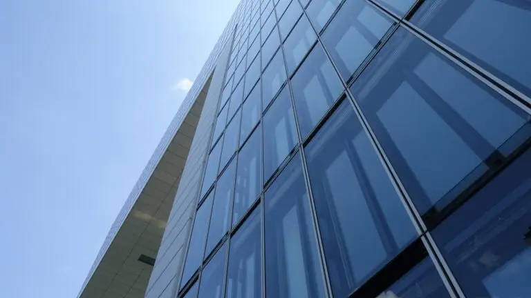 Abbildung von Glas im Kölner Rheinauhafen