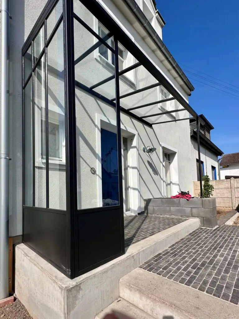 Hausüberdachung aus Glas an einem Wohnhaus in Niederkassel